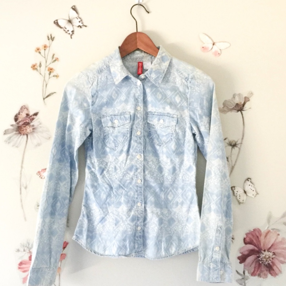 5/$25 Faded Denim Blouse sz 2